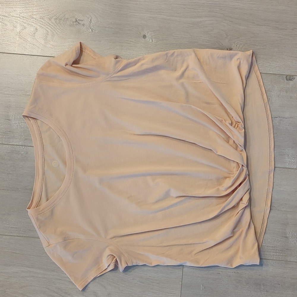 Lululemon pleats and thank you t shirt